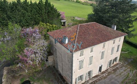 Do not hesitate to contact Nathalie Aurientis of IMMOJOY to discover this beautiful property to restore, located on a property of 17 hectares of woods and meadows in a dominant position, just 15 minutes from Agen. The property comprises a mansion, wi...