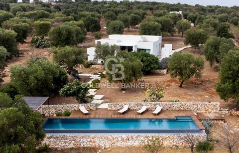 PUGLIA . UPPER SALENTO VILLA WITH POOL. VIEWS Coldwell Banker offers for sale, exclusively, a villa of rare beauty, with unparalleled sea views in Carovigno, a few kilometers from the renowned landscape oasis of Torre Guaceto, in the heart of Alto Sa...