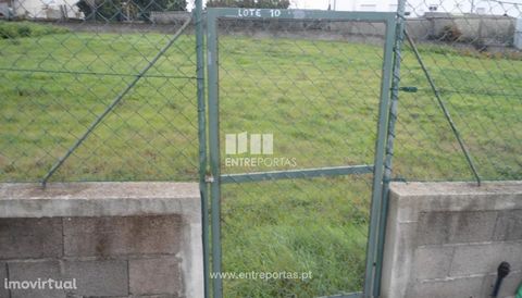 Plot of Land for sale, for construction of a Townhouse. Good hits. Sobreira, Paredes. Ref.: MC07299 FEATURES: Land Area: 200 m2 Area: 200 m2 Used Area: 200 m2 Energy Efficiency: Exempt ENTREPORTAS Founded in 2004, the ENTREPORTAS group with more than...