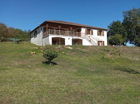 Summary Detached house with the most amazing views over the countryside. This house was built in the 90’s and is situated in an elevated location a few kilometres from Saint-Astier in the Dordogne. It’s a spacious house on two levels, with entrance h...