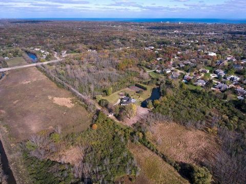 Well positioned within Highland Park borders between Highways 41+94 next to Lake County's Prairie Wolf just east of Bannockburn Green Retail at Route 43. Ideal for new luxury residences, conservation community, cluster-home development, recreational ...