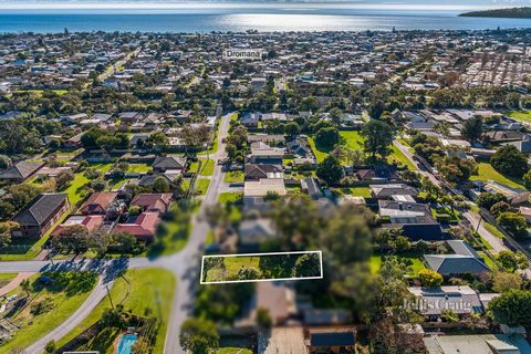 Set in an ultra-convenient location close to the Dromana Drive-in, sparkling foreshore, strip shopping, micro-breweries, wineries and the popular OT nature reserve with bushland walking trails and mountain bike tracks, is this ideal, level allotment ...