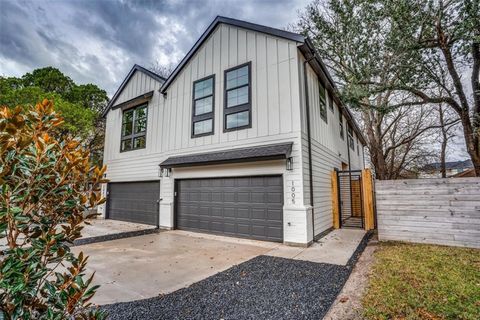 Listed by Lee Lamont. New Construction â Full Duplex with Clean lines, traditional and contemporary elements. Great access to downtown Dallas, Lakewood, Greenville Ave and SMU. Steps away from the Santa Fe Trail leading to coveted White Rock Lake as ...