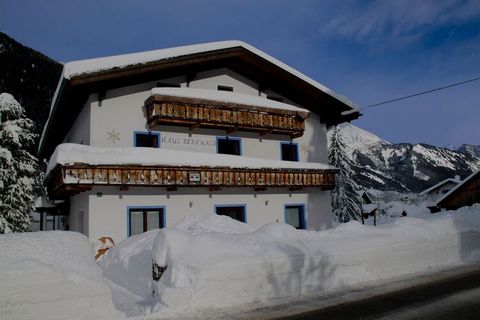 Live in this scenic backdrop and fall in love with mountains and enjoy the winter sports while here.This apartment can host 8 people in 2 bedrooms and a sofa bed in the living room. With a sauna and bubble bath here, you can actually feel all your st...