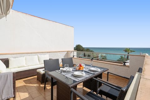 Spend an unforgettable holiday in this wonderful apartment with impressive sea views in s'Illot. It has a beautiful terrace and capacity for 6 guests. The apartment's terrace is perfect for enjoying the good weather on the island. It will allow you t...