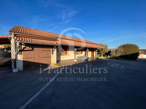 Rare in wine village south of Burgundy, beautiful single-storey house, 10 minutes from Mâcon, close to the A6 (Lyon 40 minutes), A40 motorways, 5 minutes from the TGV station (Paris 1h40) and 10 minutes from all shops. This house offers a large livin...