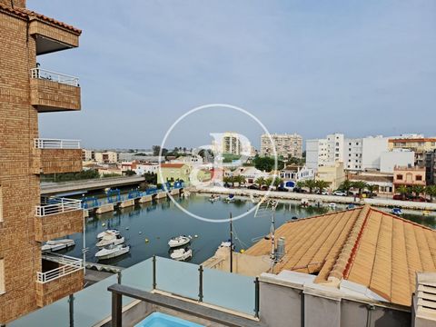 55 sqm furnished penthouse with a 50sqm Terrace and views in El Perelló.The property has 2 bedrooms, 1 bathroom, swimming pool, air conditioning, fitted wardrobes, laundry room, balcony and heating. Ref. VV2211008 Features: - Air Conditioning - Swimm...