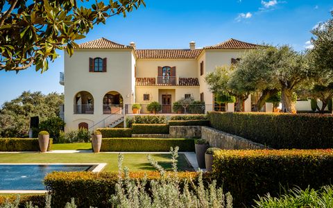 Impressive Spanish architecture set on an extensive plot front and back line to one of the most exclusive golf clubs in Southern Europe, the San Roque Club. The property is infused with a sense of Mediterranean charm. The beautiful elements of classi...