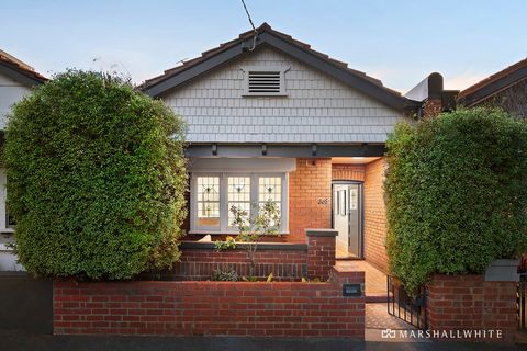 Step into Middle Park's most coveted lifestyle setting and set your sights on this single-front Californian Bungalow with vehicle ROW access, offering a premium entry or downsizing opportunity paces from the beach, trams and Albert Park Lake. Refresh...