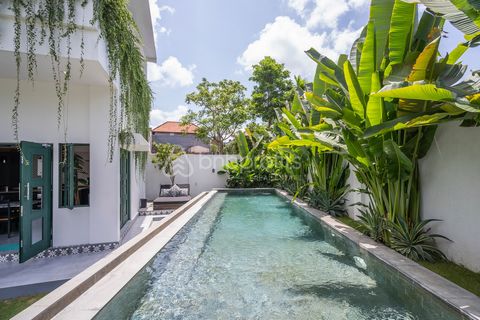 This 4-bedroom villa located in the sought-after area of Berawa boasts a generous land size of 3,10 are and a spacious build size of 307 square meters. The villa features four beautifully designed air-conditioned bedrooms, each with its own ensuite b...