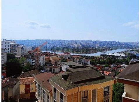 Los apartamentos en venta se encuentran en Beyoğlu. Beyoğlu es un distrito situado en el lado europeo de Estambul. Es conocida por su arquitectura histórica y su diversa vida cultural. Beyoğlu incluye los barrios de Taksim, Gálata y Cihangir, que son...