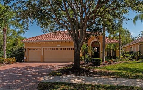 Step into luxury living at this exquisite 4-bedroom, 3 1/2 -bathroom haven nestled within the prestigious Lakewood Ranch Golf and Country Club. Designed for those who appreciate the finer things in life, this home boasts a pool with a jacuzzi and a c...