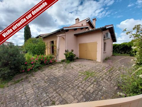 Come and discover this beautiful house in Montauban which offers an ideal living environment for a family with its 160 m2 of living space. The house is made up on the ground floor of a large living-dining room of more than 50 m2, which opens onto an ...