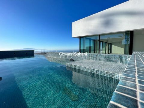 Modern turnkey luxury villa in minimalist style in exclusive residential area of Abama, Tenerife South. Prime location next to the golf course. Customizable design. This is a two-storey, 4-bedroom Villa with en-suite bathrooms. Open concept kitchen s...