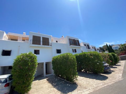 Discover this exclusive property in Ibiza, an authentic architectural jewel designed by the famous architect Josep Lluís Sert. With a living area of 110 m², distributed over 4 semifloors, this unique property offers 2 bedrooms, 1 bathroom, a fully eq...