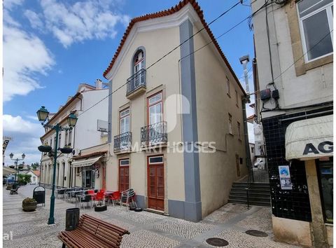 Appartamento con 4+1 camere da letto, duplex, in via Oliveira Matos, principale via dello shopping nel centro di Arganil. Fa parte di un edificio che dispone di 2 spazi commerciali al piano terra. Si sviluppa su 2 piani, ogni piano con accesso a 2 be...