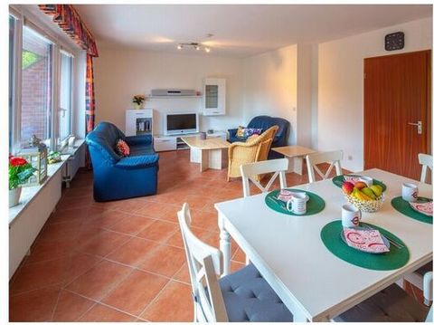 Bel appartement duplex de 4 pièces, (83m²) pouvant accueillir jusqu'à 6 personnes, 2 chambres, 2 salles d'eau, 1 cuisine, balcon, place de parking dans l'abri voiture. Animaux acceptés