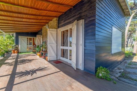 Beschreibung Außergewöhnliche Strandvilla zum Verkauf Wir bieten eine einzigartige Gelegenheit, eine atemberaubende Villa in bester Lage, direkt am Strand, auf einem großzügigen Grundstück von 10.000 m² zu erwerben. Dieses exklusive Anwesen befindet ...