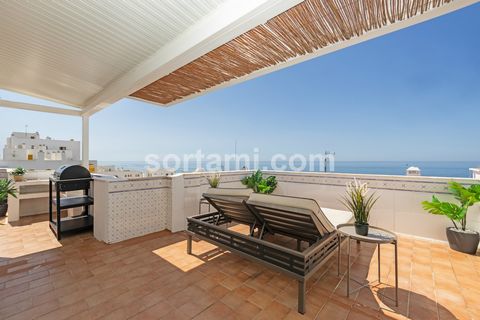 Fantástico apartamento de 2 dormitorios en el corazón de la ciudad de Quarteira. Compuesto por dos dormitorios, cocina equipada, salón y baño completo, este apartamento destaca por sus zonas de terraza que son absolutamente increíbles. Además, tiene ...