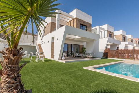 Deze nieuwe villa is gelegen in een woonwijk van Finestrat op slechts 10 minuten rijden van het strand Het is verdeeld over twee verdiepingen en de begane grond bestaat uit een ruime woonkamer open keuken met bijkeuken een badkamer en een slaapkamer ...