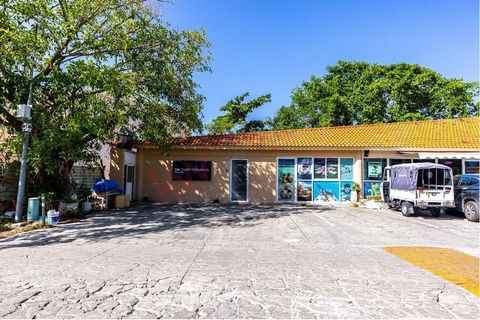 Inversión Segura en Puerto Aventuras: Local Comercial con Inquilino Establecido y pago de renta en pesos o dólares.Descubre esta oportunidad única para inversores en Puerto Aventuras, Quintana Roo. Este local comercial se encuentra estratégicamente u...