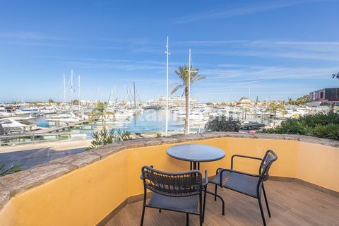 Magnificent two bedroom apartment in Vilamoura marina. This apartment offers a unique experience of comfort and sophistication. Completely renovated, every detail was thought to provide maximum well-being. The kitchen, equipped with modern appliances...