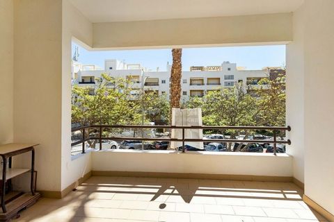 Cet appartement T1 est situé dans la désirable Urbanisation du Mato Santo Espírito à Tavira. Avec un emplacement privilégié et une atmosphère tranquille, c'est une opportunité à ne pas manquer pour acquérir une propriété dans ce quartier paisible et ...