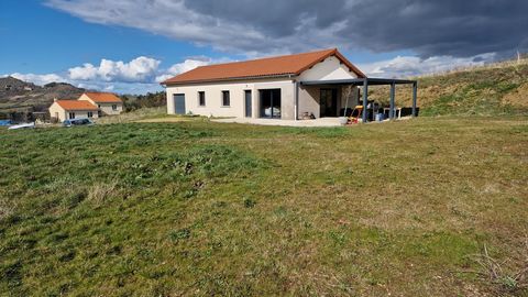 Pour tout renseignements: Séverine DARNE ... Exclusivité , dans un hameau proche Lantriac, vue dégagée pour cette maison d'environ 100 m2 construite aux normes rt 2020, comprenant une cuisine équipée ouverte sur un salon / séjour lumineux donnant sur...