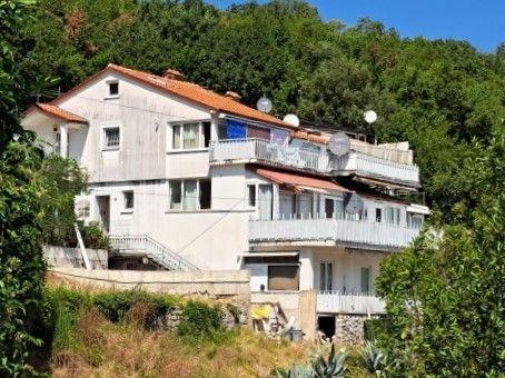 Spacious house in Mošćenice, Mošćenička Draga, with sea views! We present to you a detached guest-house of cca. 600 sq.m. situated in a prime location with stunning panoramic sea views. The property consists of 14 apartments, some of which are comple...