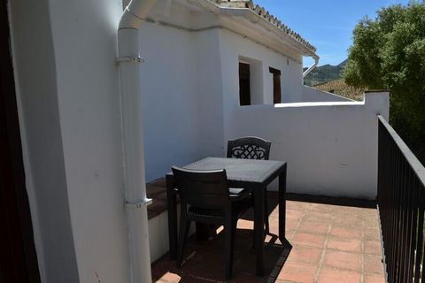 Ontdek de charme van Cortijo Rosario, een prachtig gerenoveerde boerderij en vakantiecomplex in het hart van Andalusië. Perfect voor een rustig familie-uitje of een avontuurlijke wandelvakantie, ons pand biedt een privézwembad met een prachtig uitzic...