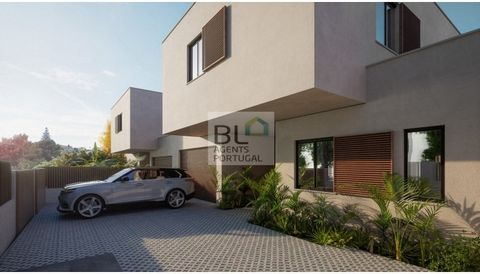 Em Birre, junto à Quinta da Marinha encontramos esta fantástica Moradia T4, a estrear de 227 m2 de área num terreno de 347 m2 com jardim e piscina privados. Numa zona premium de Cascais, Birre, perto das belas praias do Guincho e da paisagem deslumbr...