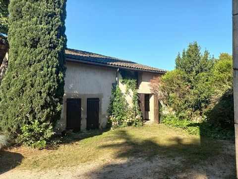 Maison de 93m2 , en campagne , située entre Bourg de Peage et Chatuzange le Goubet, actuellement composée d'une belle piece de vie de 50m2 et a l'etage en plus des 2 chambres et de la salle de bain, la possibilité de develloper un espace bureau pour ...