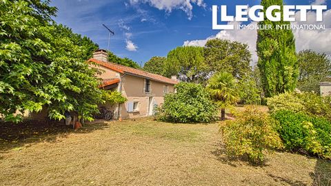 A23248SGA86 - At the gateway to the Scevolles forest, so pleasant for walks whatever the season, come and discover this old house of approx. 145m2. Cracks have appeared during recent droughts. Additional photos are available on request. The price ind...