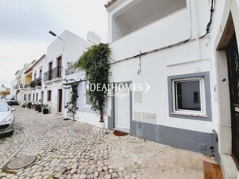 House located in the heart of the city and very close to the Gilão River. The house consists of two floors, with two independent uses and two different accesses. On the ground floor, there is a backyard, open-plan kitchen with living room, two bedroo...