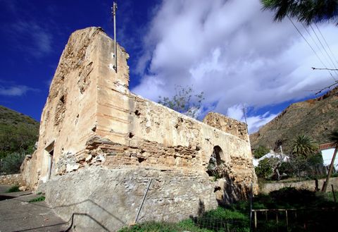 Van tijd tot tijd komt er een buitengewoon pandop de markt. Dit is uw kans om u een stukje geschiedenis van de oostkust van Almeria toe te eigenen. Het ligt aan de voet van de Sierra de los Filabres op een half uur van de kust. Dit is de Mezquita van...