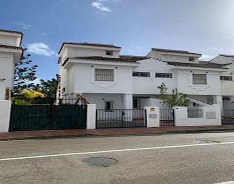 Located in Nueva Andalucía. Town House for sale in Nueva Andalucía, with 5 bedrooms, 3 bathrooms, 2 en suite bathrooms, 1 toilet and with orientation south/east, with communal swimming pool, communal garage and private garden. Regarding property dime...