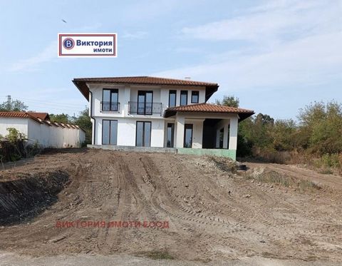 The team of Victoria Imoti offers its clients a great offer for a newly built house in the village of Ledenik, located only 2 km west of Veliko Tarnovo. The property is filled with Wienerberger bricks, 10-centimeter external insulation, 22 concrete c...