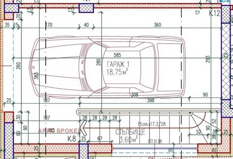 Oferta 1030 Garaje en planta baja con una superficie de 19 m². y treinta y nueve metros cuadrados de trastero en sótano con agua directa e inversa, con posibilidad de construir un baño. Está previsto construir una puerta enrollable automática fabrica...