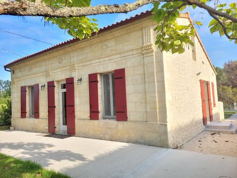 Située a 5 minutes a peine des villages de VERTHEUIL ET DE CISSAC , dans un hameau très calme , cette petite perle attend sa nouvelle famille . Le terrain de 1155 m2 soigneusement aménagé et entretenu ( arrosage intégré avec forage ) vous permettra d...