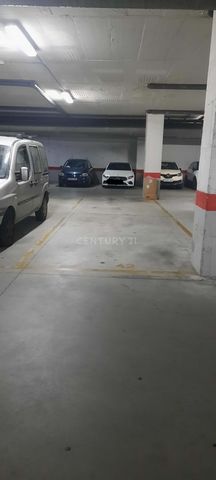 REF.: 0144-00160 Vente de parkings et de débarras dans le centre de Torremolinos À partir de 13 900 OPPORTUNITÉ UNIQUE d'acquérir un parking et des débarras au coeur de Torremolinos ! Ces espaces offrent la solution parfaite pour vos besoins de stock...