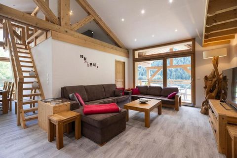 Die Residenz Chalet Les Amis genießt eine priviligierte Lage zwischen Les Arcs und La Plagne, vor den Toren des wunderschönen Parc de la Vanoise, eingebettet im Herzen des Skigebietes Paradiski. Sie verfügt über 5 Ferienwohnungen für 8 bis 14 Persone...