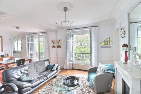 Exclusivité Groupe STI. Cœur Edgar Quinet, au 3ème étage (asc) d'un immeuble ancien de standing, parfaitement entretenu, avec gardien. Très bel appartement comprenant : Vaste séjour, 2 chambres, cuisine, salle d'eau avec wc, wc indépendant, dressing....