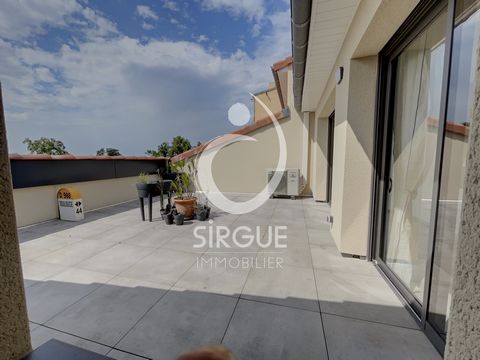 RARE, in the city center of ALBI, near the Parc Rochegude, in a recent luxury residence of 2023, T4 apartment on the top floor with elevator with a surface area of 107 m2 with a beautiful living room of 54 m2 open to an equipped kitchen, three bedroo...