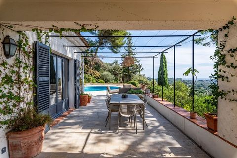 Situated in a commanding position within a highly sought-after residential area of Saint-Paul-de-Vence, just steps from the village, this stunning villa boasts breathtaking panoramic views of the sea and hills. Renovated in 2021, this unique property...