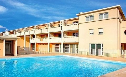 Sur la commune de Six fours les plages - Quartier des playes -Dans une résidence avec piscine , au calme - Joli appartement de type 3  d'une superficie de 53.43 m2 composé d'une entrée , un séjour avec coin cuisine, deux chambres,  une salle de douch...