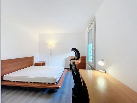 Localisation idéale : 5 min à pied du métro Ligne A – Basso Cambo. Parfait pour étudiants et jeunes actifs.? Appartement spacieux de 84 m², lumineux et entièrement meublé. Caractéristiques : 3 chambres meublées (12 à 14 m²) avec lit, bureau, armoire....