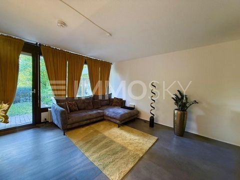 Stilvolle Erdgeschosswohnung mit Terrasse Wertbeständige Kapitalanlage in gepflegtem Wohnensemble! Diese geschmackvolle 1-Zimmer-Wohnung mit ca. 45 m² Wohnfläche befindet sich im Erdgeschoss eines gepflegten Mehrfamilienhauses mit insgesamt rund acht...