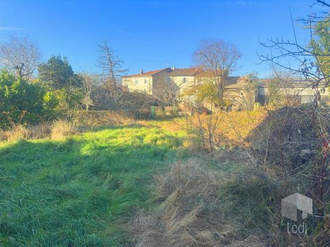 DONZERE, Maison à rénover 140 m2 avec 700 m2 de terrain