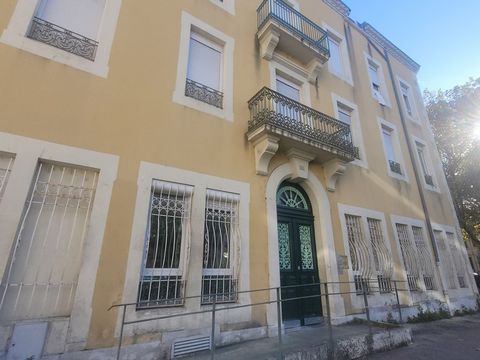 A vendre ALES (30) idéal investisseur, locaux professionnels 30m2 environ et espace extérieur privatif de 15m² environ, changement en appartements possible