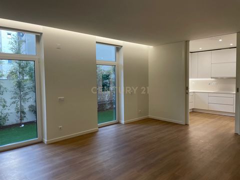 Apartamentos T2 novos a estrear, prontos para entrega, inseridos num prédio novo (construção 2024), localizado em frente à estação de Metro de Arroios. De um total de 17 frações, já só restam 4 disponíveis aproveite esta oportunidade exclusiva no cen...